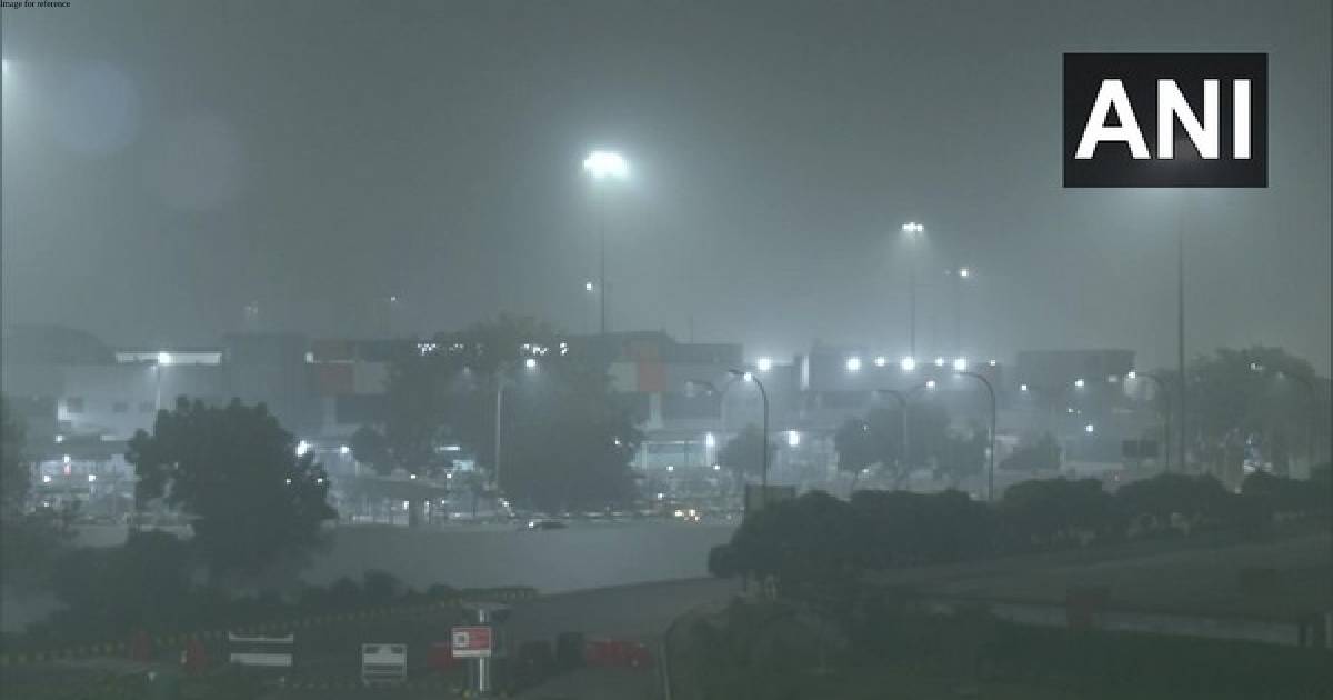 Delhi: Several flights, trains delayed due to low visibility